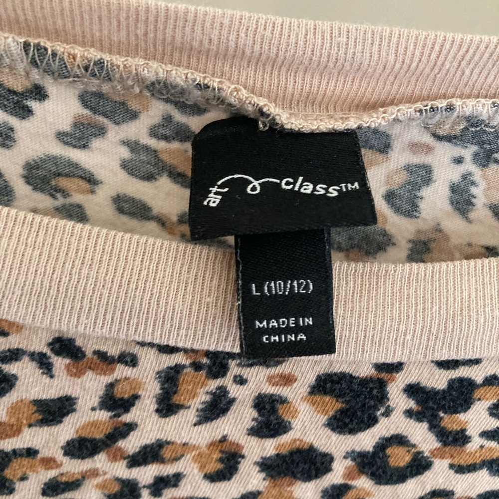 Cheetah print top - Picture 3 of 3